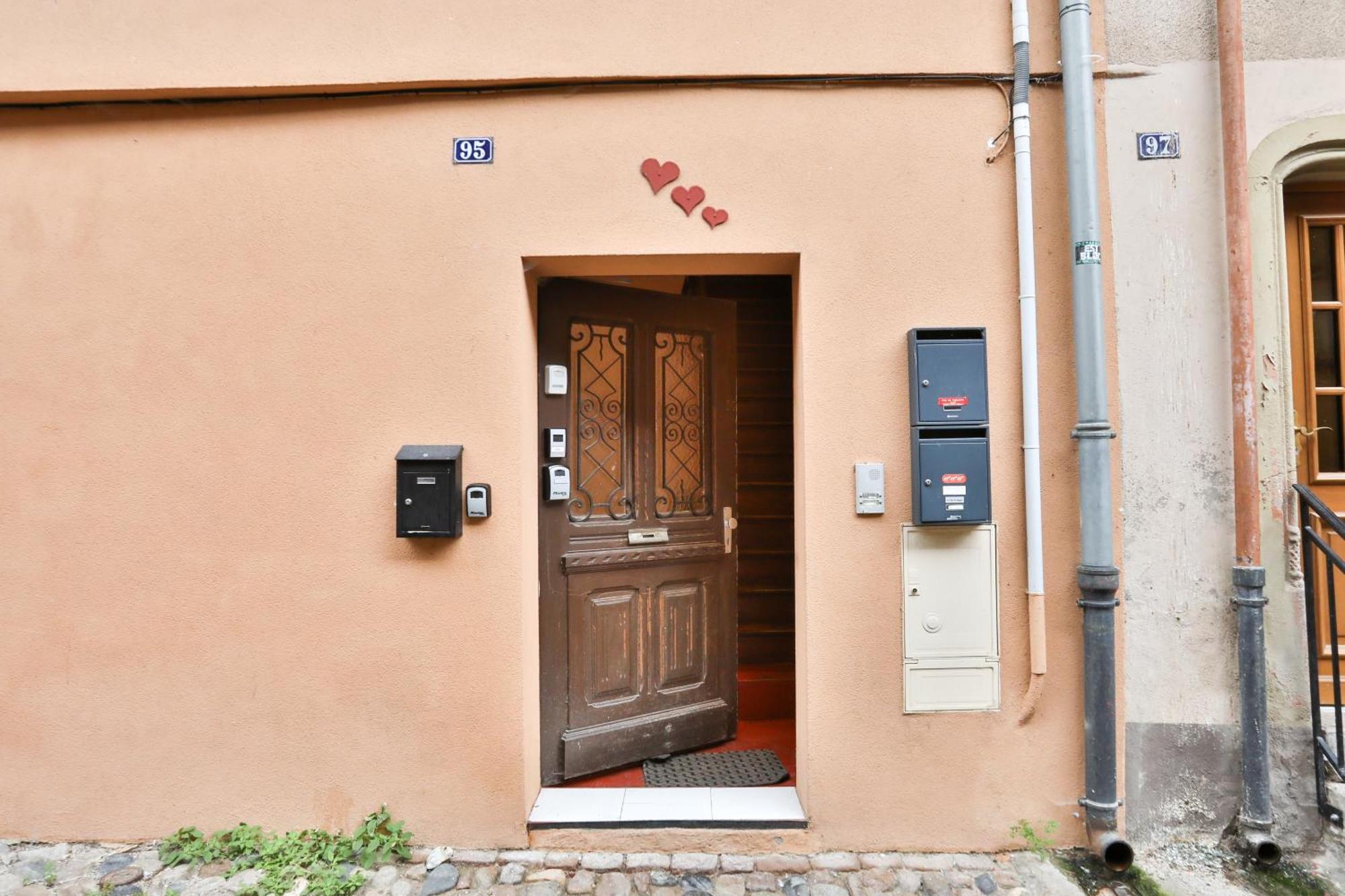Au Pied Des Remparts A Apartment *